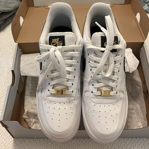 Nike Air Force 1 '07 ESS White and Black Sneakers